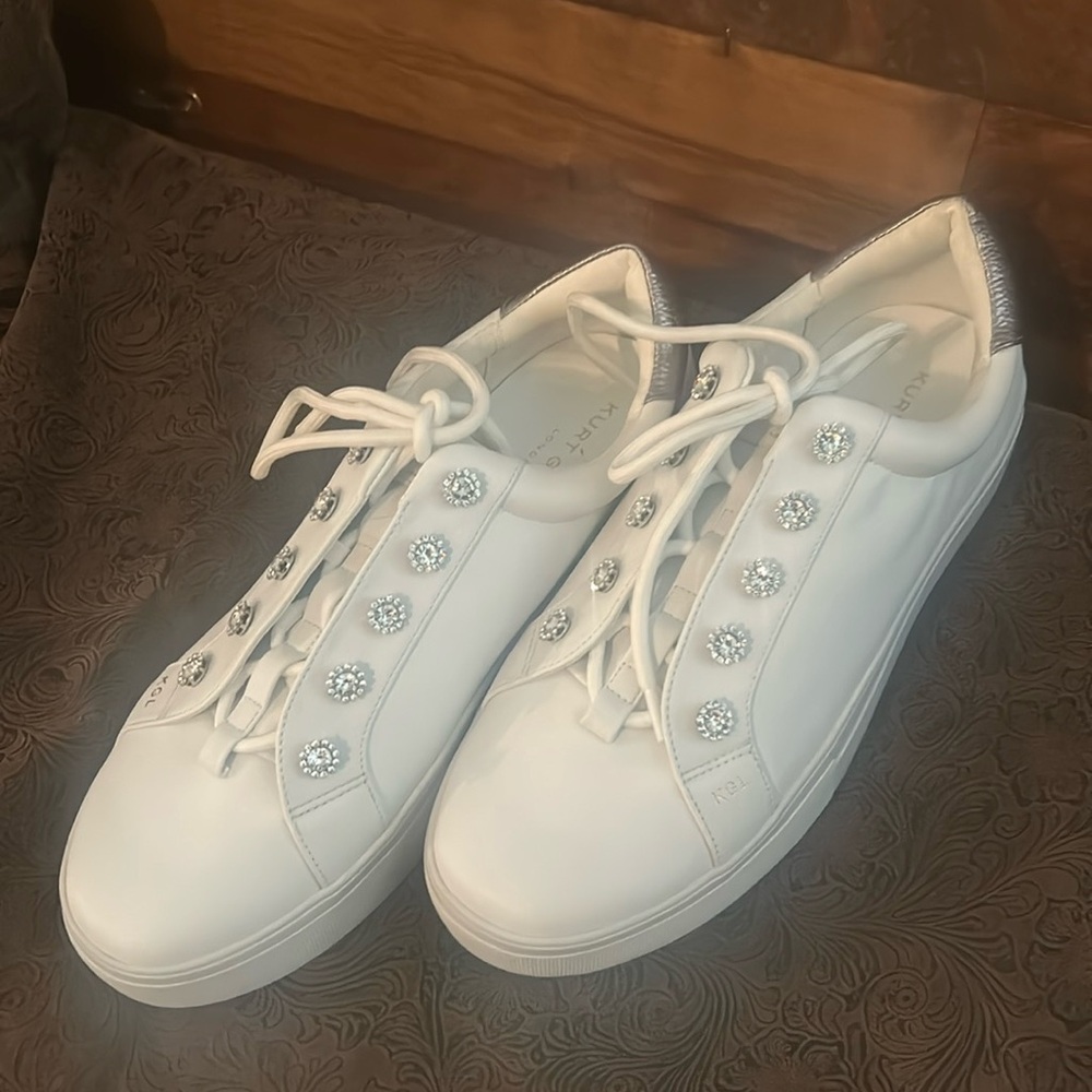 Kurt Geiger London Liviah nude trim sneakers in white size 10-New